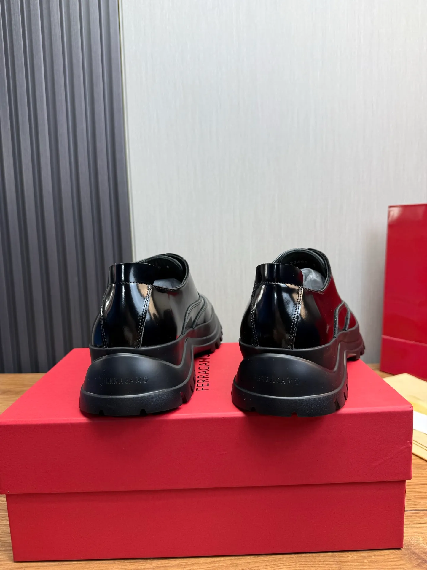 Men's shoes 💰880💰 Ferragamo. [Ferragamo] Men's Loaf leather shoes, the latest hot style, 1:1 original purchase quality, top quality, imported open-edge beaded cowhide leather on the upper, hand-made three-dimensional stitching highlights the round toe design, the inner feet are made of imported cowhide, with original wear-resistant rubber outsole, matching code 39-44, (38, 45 custom-made, non-refundable)